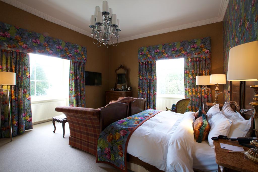 באונס-און-ווינדרמיר Storrs Hall Hotel On The Shore Of Lake Windermere (Adults Only) מראה חיצוני תמונה